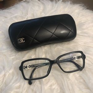 chanel reading glass